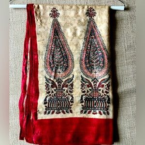 Beautiful indian silk scarf for sale. 100% silk and made in india.
